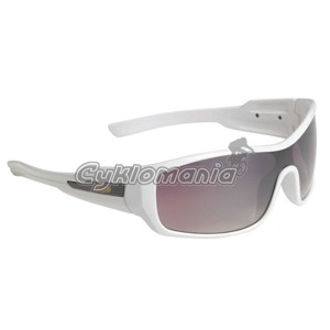 Br�le BBB STYLER BSG-18 Elegantn� model pro b�n� no�en� s luxusn�m sportovn�m vzhledem. Kou�ov� leskl� zrcadlov� skla, gumov� op�rka nosu a 100% UV ochrana. BBB