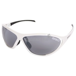 Br�le Briko Tribal duo white Perfektn� zahnut� cyklistick� br�le s ve�ker�m vybaven�m. N�hradn� zorn�ky s rozd�lnou propustnost� sv�tla, ochrann� pouzdro, mo�nost klipu pro dioptrick� skla. Briko