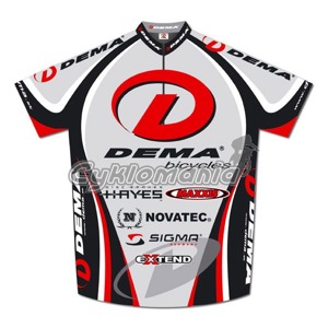 Dres Dema Reklamn� dres DEMA se zadn� trojd�lnou kapsou. DEMA