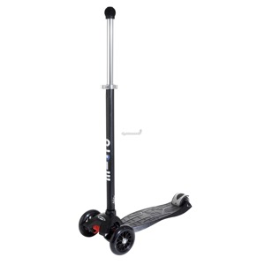Kolob�ka Micro Maxi black Maxi Micro je pro v�echny d�ti, kter� jsou u� p��li� velk� pro Mini Micro.Jednodu�e obsluhovateln� teleskopick� ty� zaji��uje v�razn� pocit se surfov�n�. ��d�c� ty� bez T ��d�tek, v�ce rozvij�... Micro 