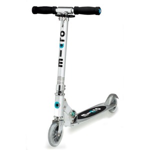 Kolob�ka Micro Sprite Kolob�ka Sprite p�edstavuje �pi�ku univerz�ln�ch kolob�ek, ide�ln� pro za��te�n�ky a ka�d�ho, kdo miluje j�zdu na kolob�ce. Nosnost 100 kg, kola 120/100 mm, tvrdost 82A. Micro 