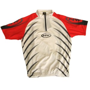 Dres Northwave Revenge V�konostn� p�il�hav� st�ih, materi�l Multilight - elastick� polyester, skv�le d�ch�, p�ijemn� na dotek, udr�uje t�lo ve st�l� teplot�. Zip s brzdou, 3 kapsy na z�dech. Northwave 