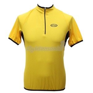 Dres Northwave Lancer 09 P�il�hav� sportovn� st�ih v kombinaci s materi�lem Multilight poskytuj� p��jemn� pocit nejen p�i j�zd�, ale i po n�. Northwave