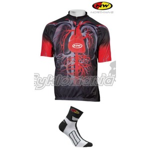 Dres Northwave Heart p�nsk� + pono�ky Energy V�konostn� p�il�hav� st�ih z kolekce Graphics 09 inspirovan� lidsk�m t�lem. Dres navr�en� pro cestu i MTB z prody�n�ho materi�lu s kr�tk�m ragl�nov�m ruk�vem. Pono�ky Energy z prody�n�ch a pru�n�ch... Northwave 