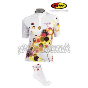 Dres Northwave Curly d�msk� white + pono�ky Curly Velmi pestr� d�msk� cyklistick� dres z v�born�ch materi�l�. Pono�ky ve stejn�m designu dokonale lad� s dresem. Dopln�n�m b�l�mi kra�asy m�te n�dhern� komplet jako nikdo. Northwave