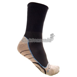 Pono�ky Sensor Cross Over black Tato pono�ka je vytvo�ena pro ty, kdo preferuj� ten�� pono�ky, dostate�n� polstrov�n� klenby, paty a pod prsty, anatomick� konstrukce (prav� a lev�). 
53% POP, 28% bavlna, 15% PES, 4% elastan Sensor 