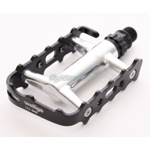 Rozm�ry: 9 x 6,5 x 2 cm 
Materi�l: dural + Fe 
Ur�en�: MTB 
Konstrukce: lo�iskov� 
Vroubkovan� protiskluzn� povrch 
Zbo�� je dod�v�no v p�ru