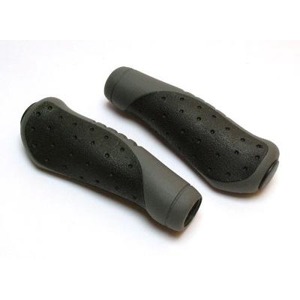 P�r ergonomicky roz���en�ch grip� z m�k�en�ho PVC a gumy s pr�m�rem 22,2 mm na v�echny standardn� ��d�tka, d�lka 13,5 cm. Sou��st� jsou z�slepky na kraje ��d�tek.