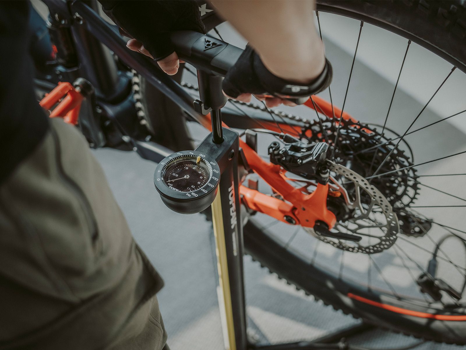 Dílenská pumpa Topeak Transformer® eUP black